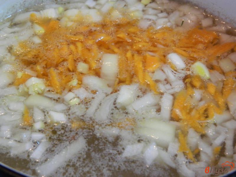 Фото приготовление рецепта: Легкий гречневый суп шаг №4