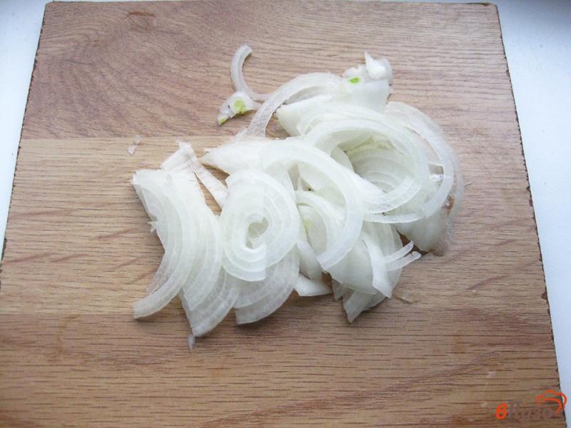 Фото приготовление рецепта: Салат с маслинами шаг №2
