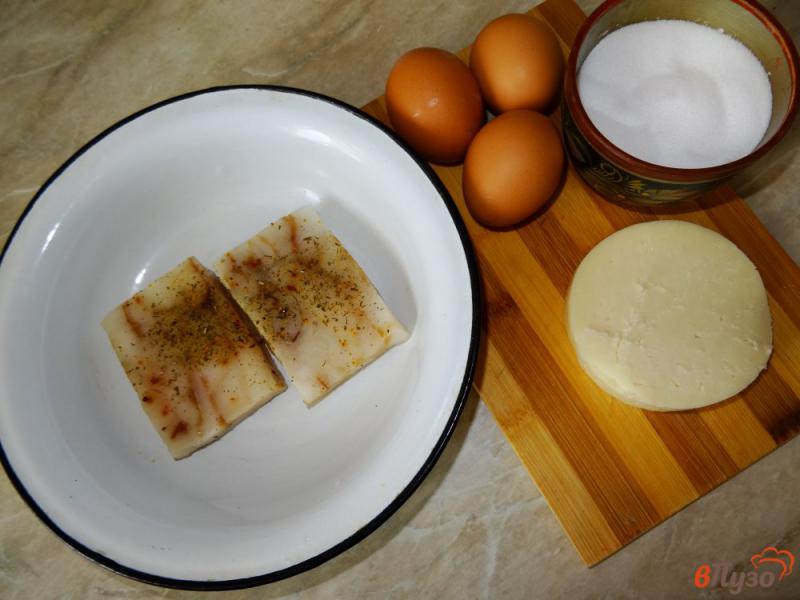 Фото приготовление рецепта: Омлет с треской и сыром шаг №1