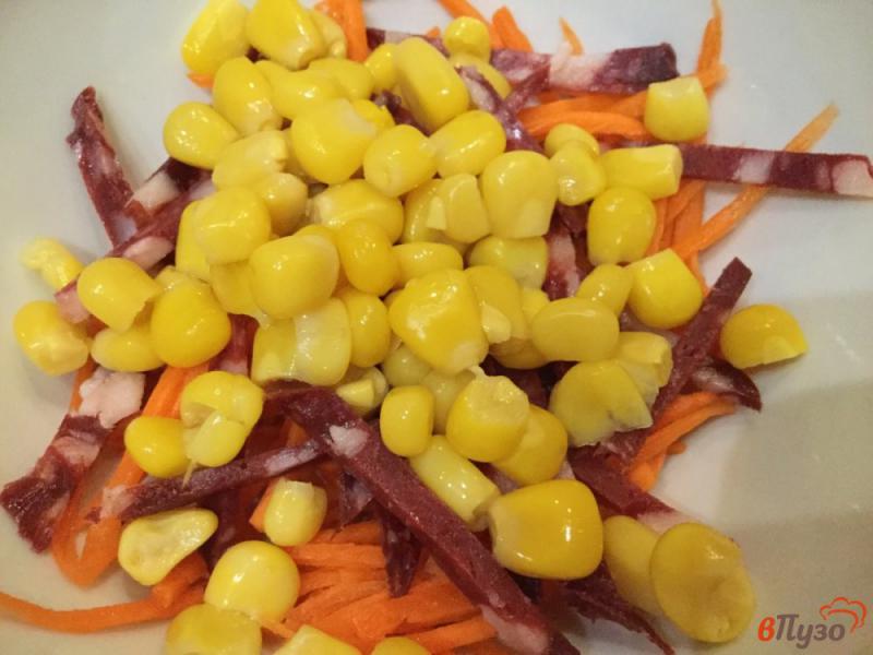 Фото приготовление рецепта: Морковный салат с копченой колбасой шаг №3
