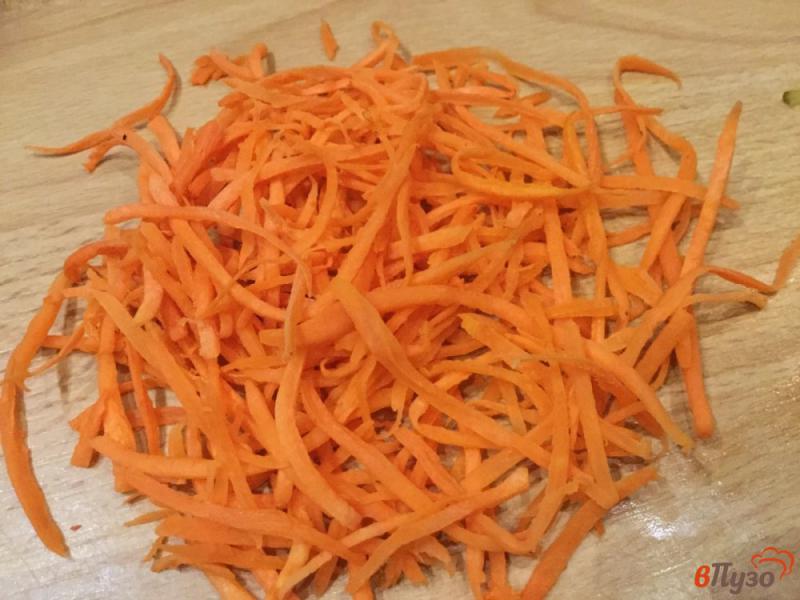 Фото приготовление рецепта: Морковный салат с сухариками шаг №2