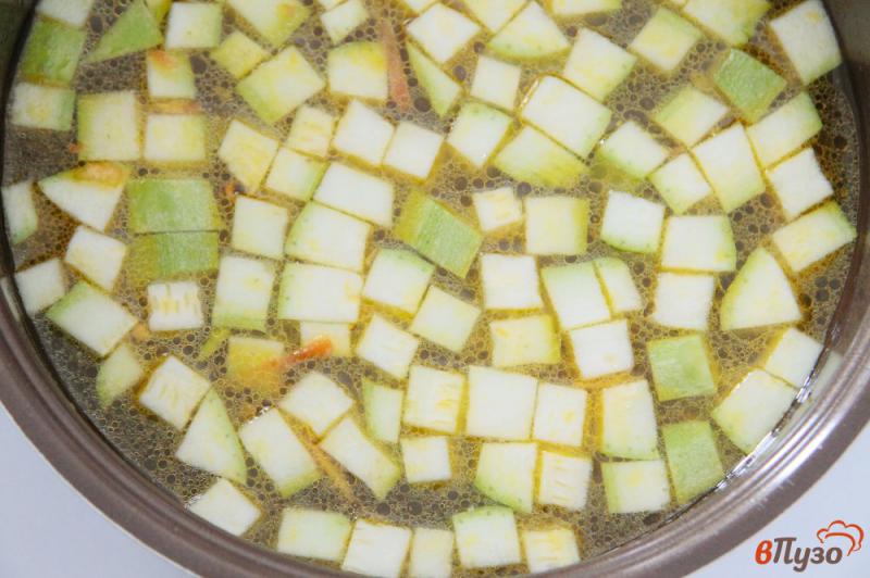 Фото приготовление рецепта: Суп с кабачком и овсяными хлопьями шаг №5