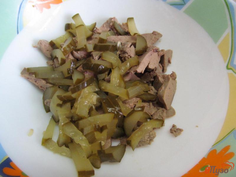 Фото приготовление рецепта: Салат «обжорка» с куриной печенью шаг №3