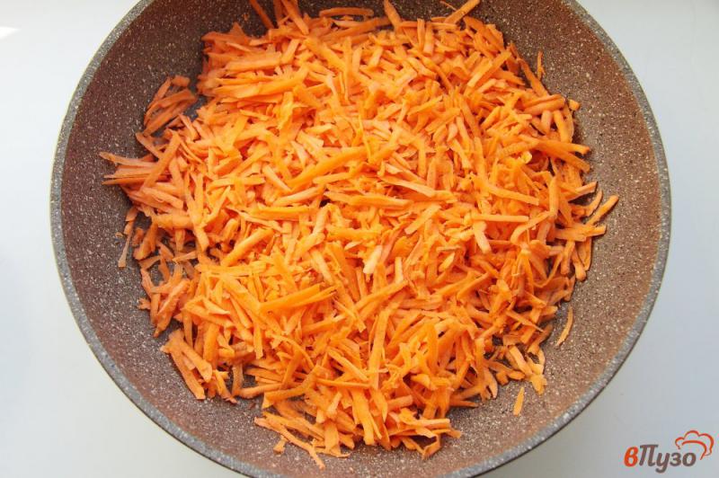 Фото приготовление рецепта: Рис с карри и морковью шаг №1