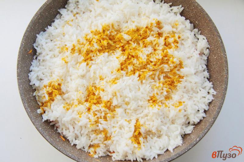 Фото приготовление рецепта: Рис с карри и морковью шаг №3