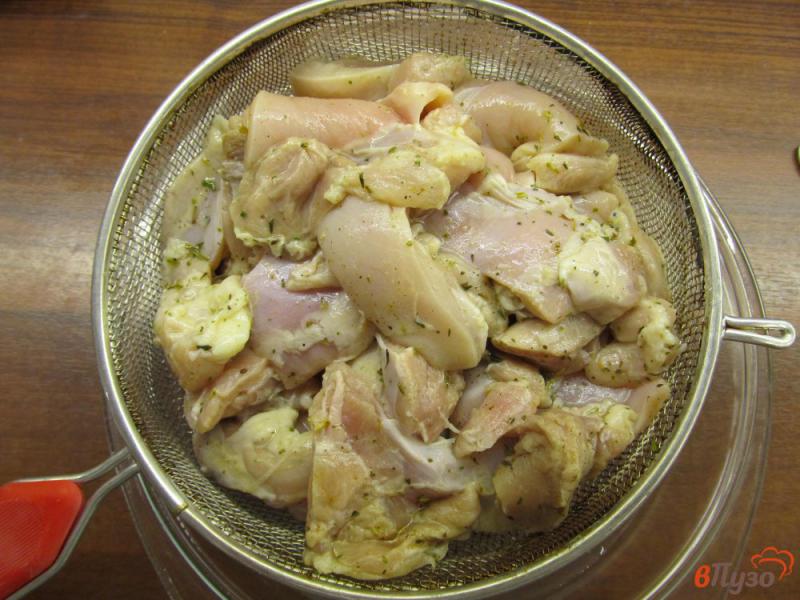 Фото приготовление рецепта: Куриные наггетсы в духовке шаг №4