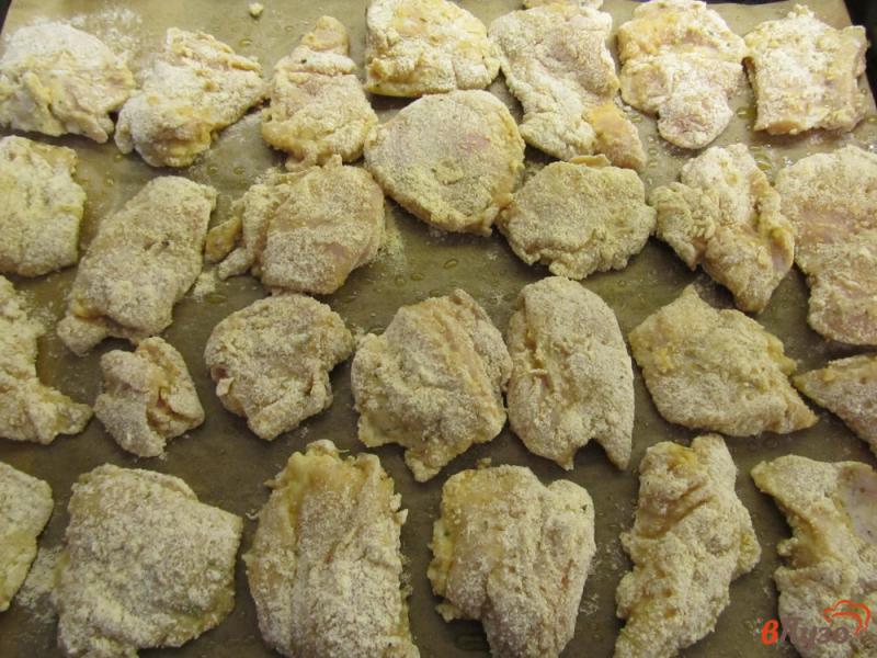 Фото приготовление рецепта: Куриные наггетсы в духовке шаг №9