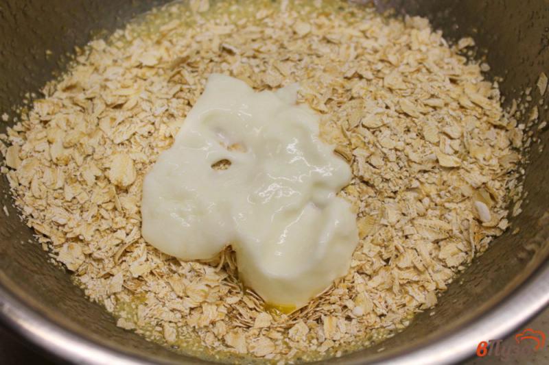 Фото приготовление рецепта: Овсяное печенье на подсолнечном масле с орехами и какао шаг №3