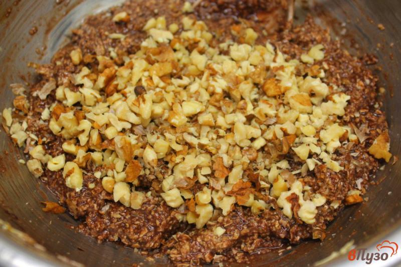 Фото приготовление рецепта: Овсяное печенье на подсолнечном масле с орехами и какао шаг №5