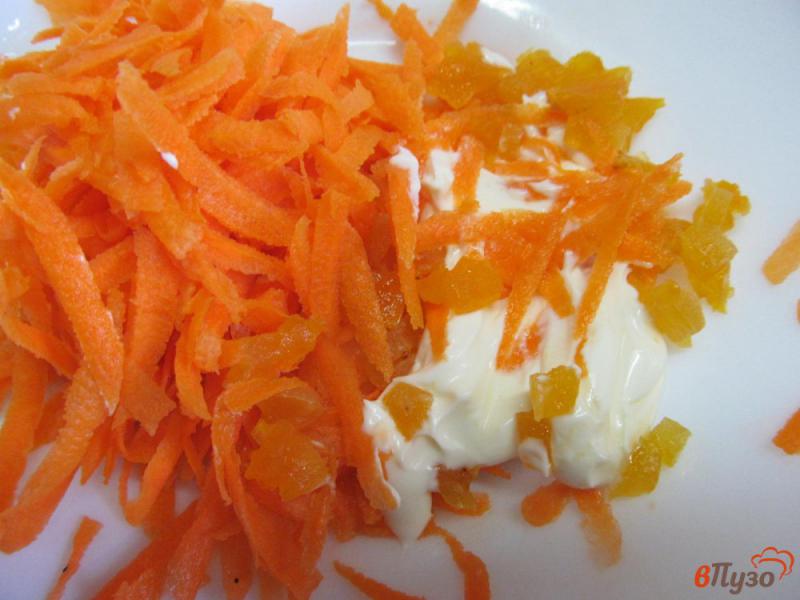 Фото приготовление рецепта: Слоеный салат из моркови свеклы и сыра шаг №1