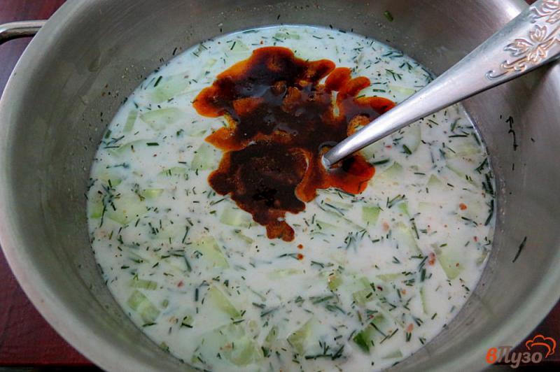 Фото приготовление рецепта: Болгарский кефирный суп с грецкими орехами шаг №6