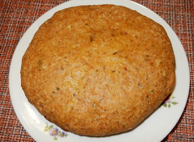 Фото приготовление рецепта: Пирог с колбасным сыром шаг №9