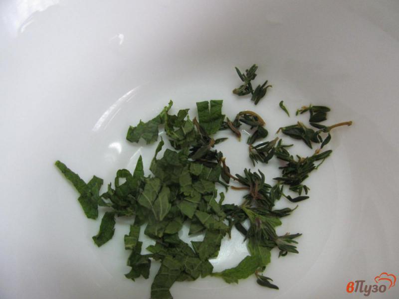 Фото приготовление рецепта: Овощной салат из пекинской капусты с оливками шаг №1