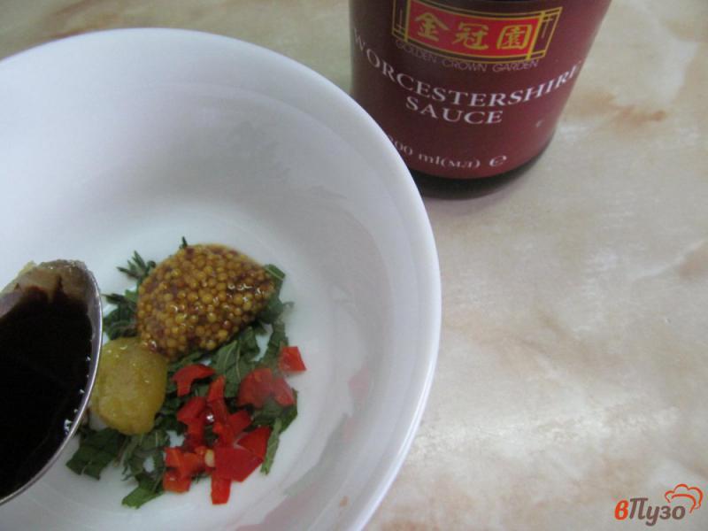 Фото приготовление рецепта: Овощной салат из пекинской капусты с оливками шаг №2