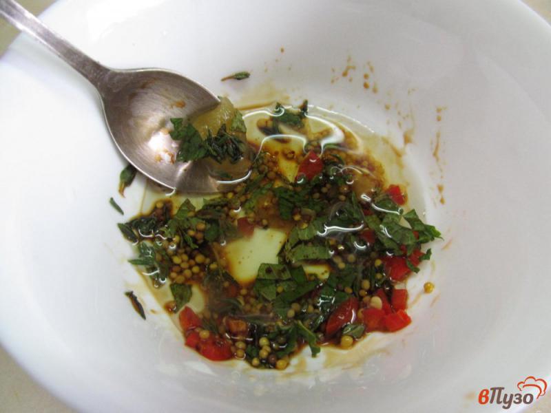 Фото приготовление рецепта: Овощной салат из пекинской капусты с оливками шаг №3