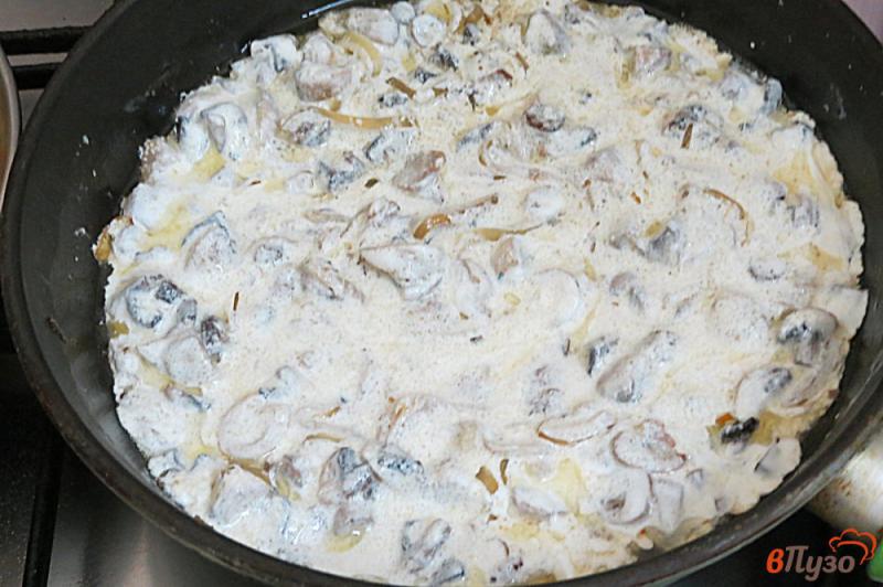 Фото приготовление рецепта: Соус грибной к пасте, кашам и овощам шаг №6