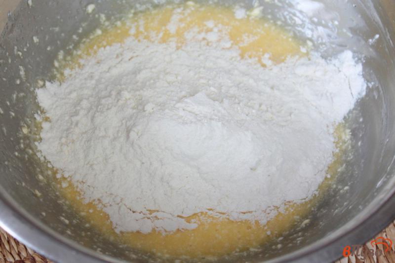Фото приготовление рецепта: Тонкое фигурное печенье из песочного теста шаг №3