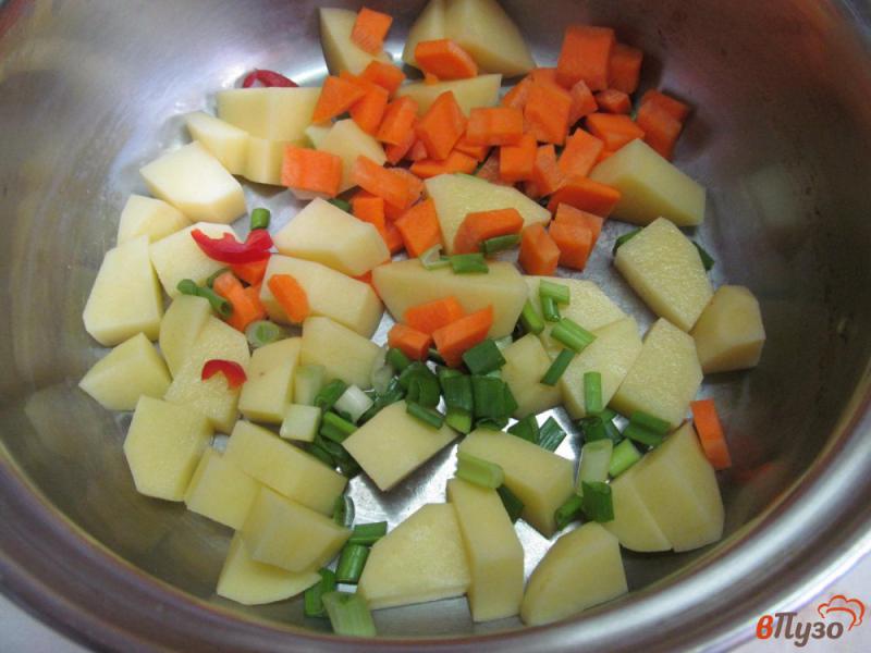 Фото приготовление рецепта: Куриный суп с молодой капустой шаг №1