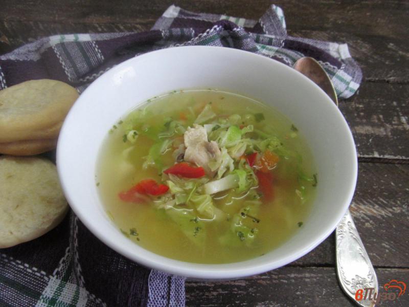Фото приготовление рецепта: Куриный суп с молодой капустой шаг №5