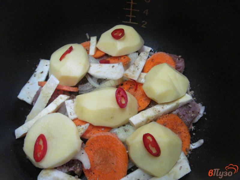 Фото приготовление рецепта: Овощи с мясом в собственном соку - в мультиварке шаг №5