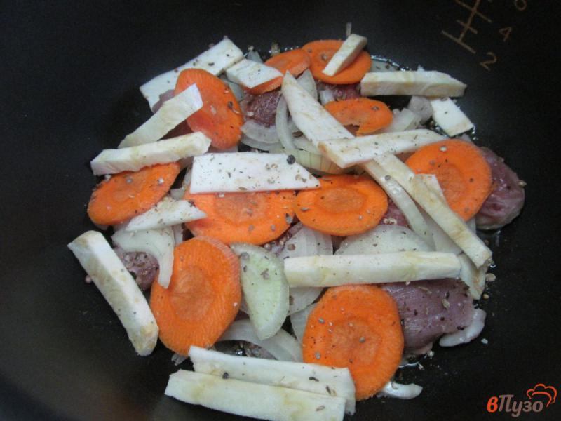 Фото приготовление рецепта: Овощи с мясом в собственном соку - в мультиварке шаг №4