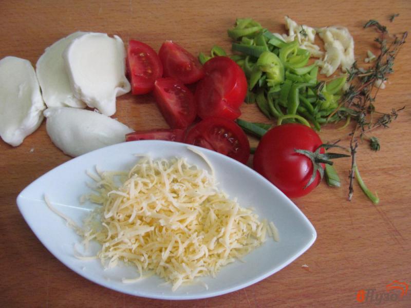 Фото приготовление рецепта: Куриные отбивные из фарша с помидором и моцареллой шаг №5