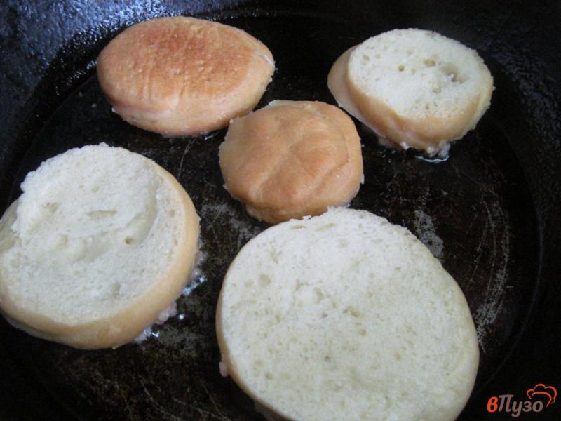 Фото приготовление рецепта: Бутерброды с фаршем шаг №4