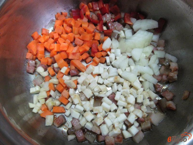 Фото приготовление рецепта: Гороховый суп на копченом беконе шаг №3