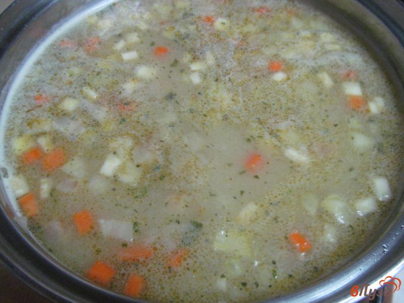 Фото приготовление рецепта: Гороховый суп на копченом беконе шаг №6