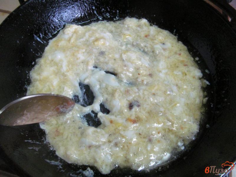 Фото приготовление рецепта: Курица с яйцом и кукурузой шаг №3