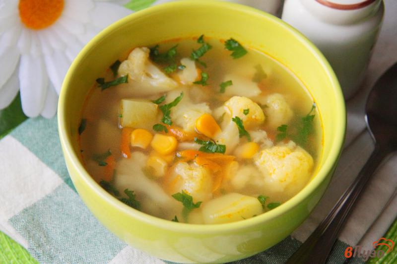 Фото приготовление рецепта: Овощной суп с кукурузой и цветной капустой в мультиварке шаг №8