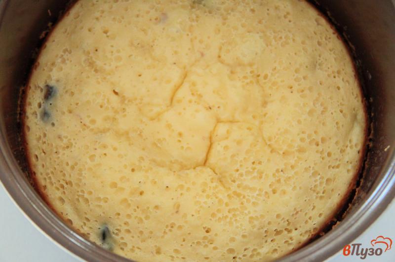 Фото приготовление рецепта: Кекс на ряженке с черносливом шаг №6