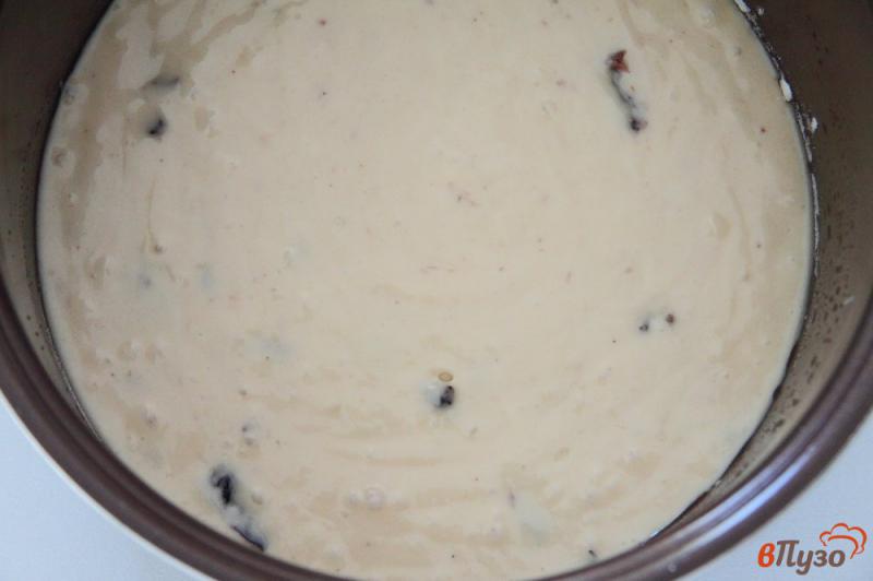 Фото приготовление рецепта: Кекс на ряженке с черносливом шаг №5