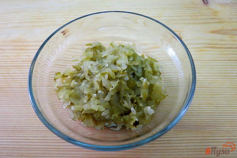 Фото приготовление рецепта: Салат из свеклы и солёного огурца шаг №2