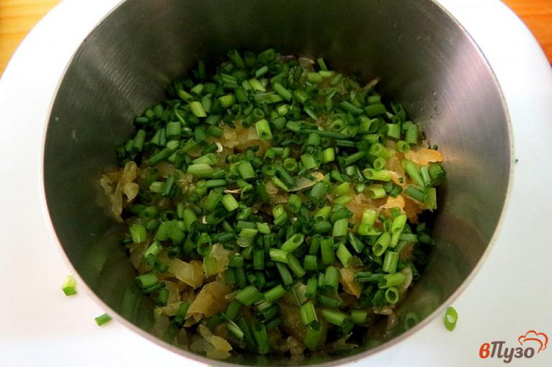 Фото приготовление рецепта: Салат из свеклы и солёного огурца шаг №7