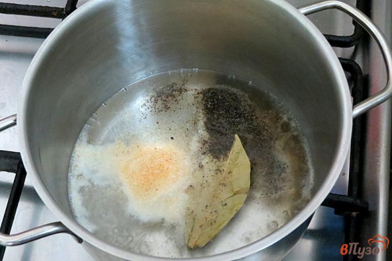 Фото приготовление рецепта: Томатный соус из томатной пасты шаг №2
