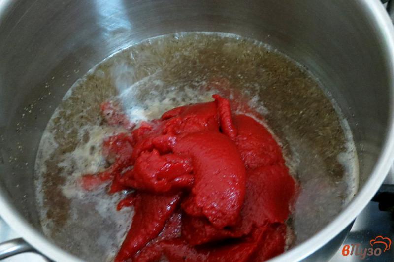 Фото приготовление рецепта: Томатный соус из томатной пасты шаг №3