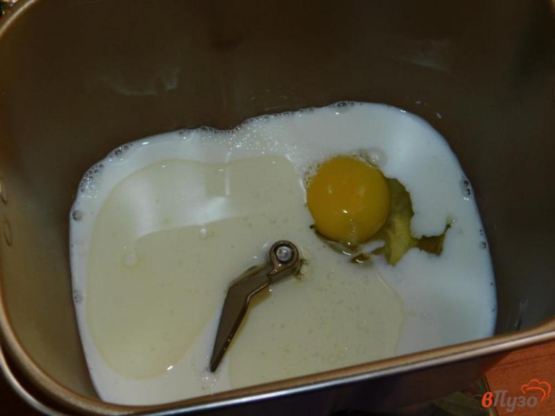 Фото приготовление рецепта: Домашний хлеб с манкой и яйцом шаг №1