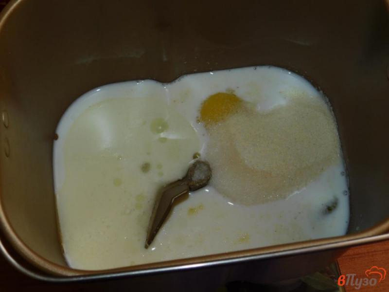 Фото приготовление рецепта: Домашний хлеб с манкой и яйцом шаг №2