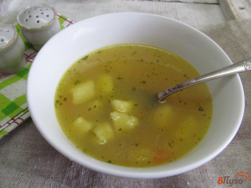 Фото приготовление рецепта: Куриный суп с клецками из манной крупы шаг №9