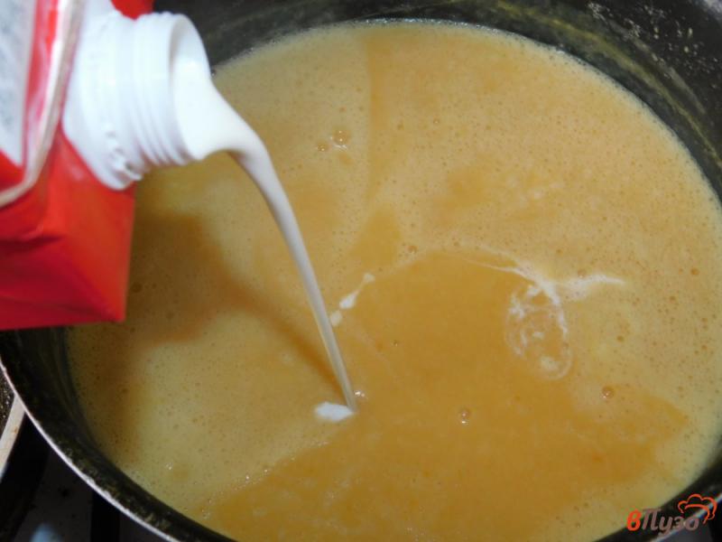 Фото приготовление рецепта: Гороховый суп-пюре со сливками и беконом шаг №4