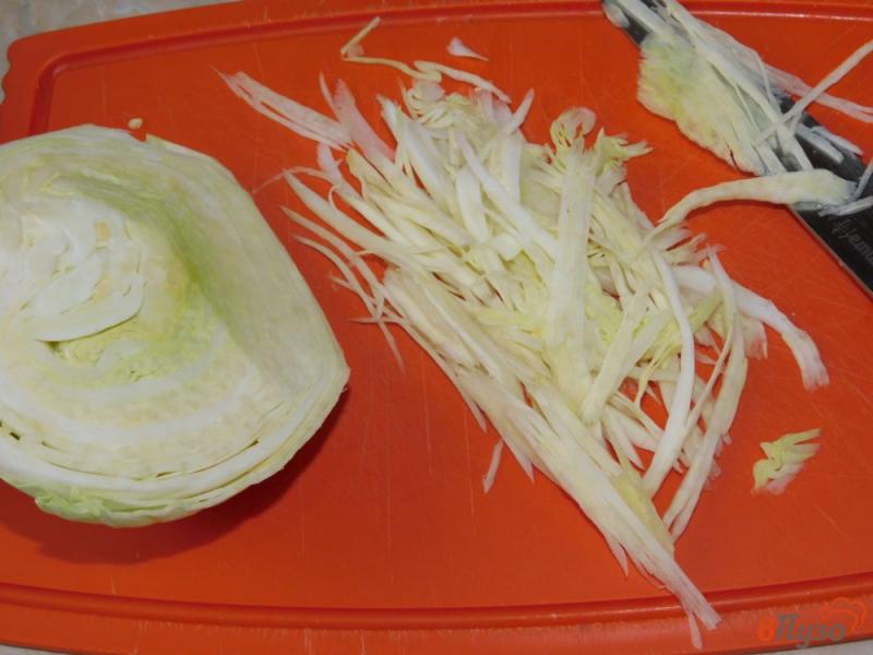 Фото приготовление рецепта: Салат с редиской и яблоком шаг №2