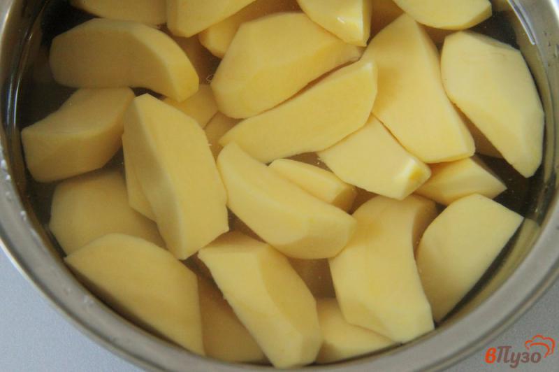 Фото приготовление рецепта: Сосиски в картофельной шубке шаг №1