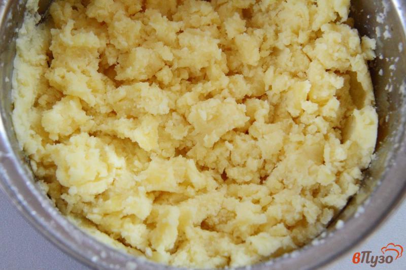 Фото приготовление рецепта: Сосиски в картофельной шубке шаг №2