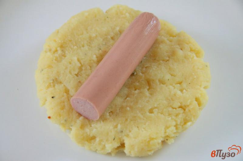 Фото приготовление рецепта: Сосиски в картофельной шубке шаг №6
