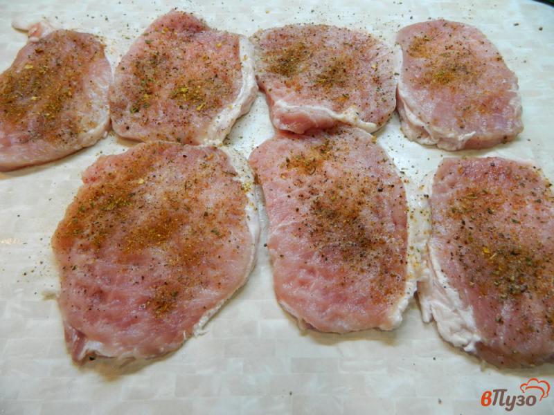 Фото приготовление рецепта: Отбивные из свинины в кетчупе шаг №2