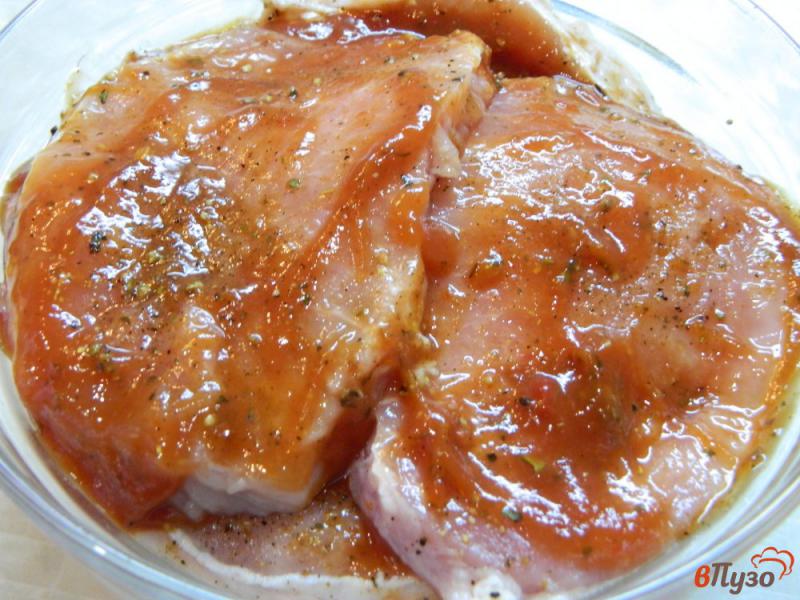 Фото приготовление рецепта: Отбивные из свинины в кетчупе шаг №3