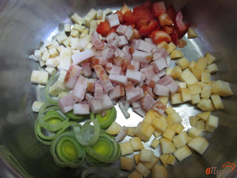 Фото приготовление рецепта: Рисовый суп с капустой на беконе шаг №1