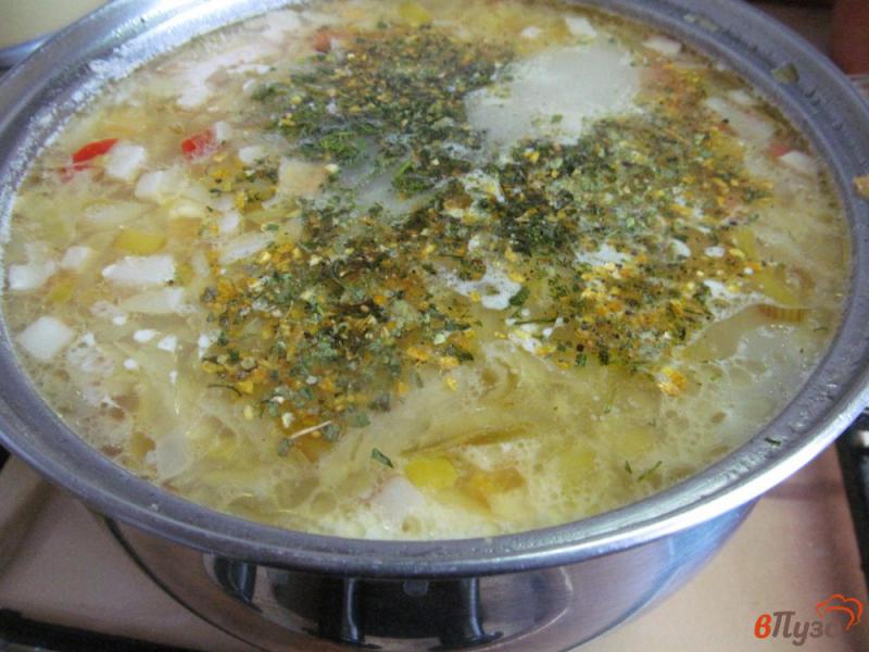 Фото приготовление рецепта: Рисовый суп с капустой на беконе шаг №6