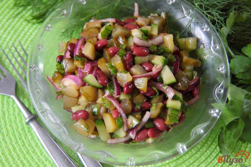 Фото приготовление рецепта: Салат с огурцами и фасолью шаг №7